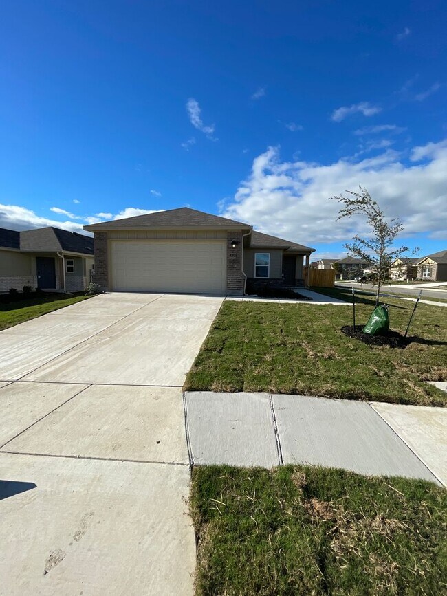 Building Photo - *SAVINGS UPON SAVINGS!* Three Bedroom | Tw...