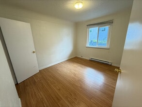 Building Photo - 646 Admirals Rd