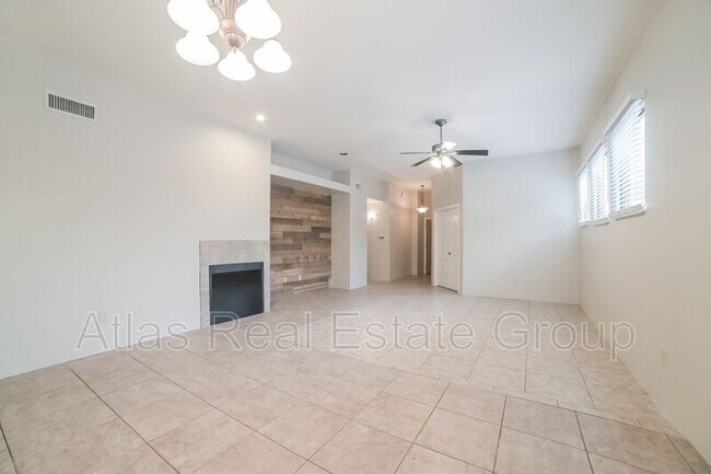 Foto del edificio - 881 W Calle Carasol