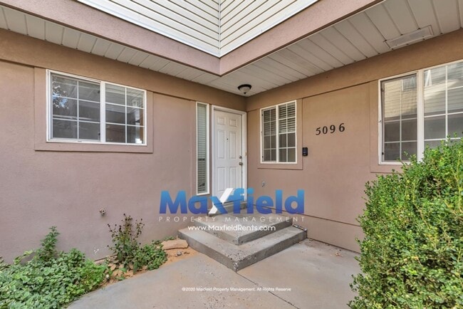 Building Photo - 3 BD 2 BA 1 GAR Townhouse - Taylorsville Utah