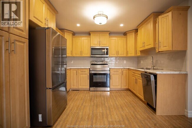 Photo du bâtiment - 98a Lansdowne Ave