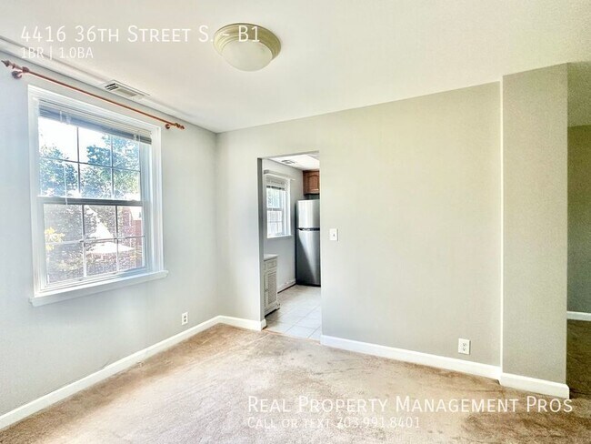 Building Photo - Beautiful Fairlington Top Floor Condo!