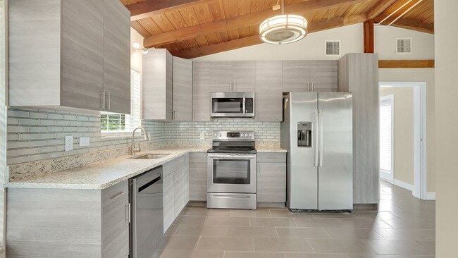 Building Photo - 1008 Camphor Ln