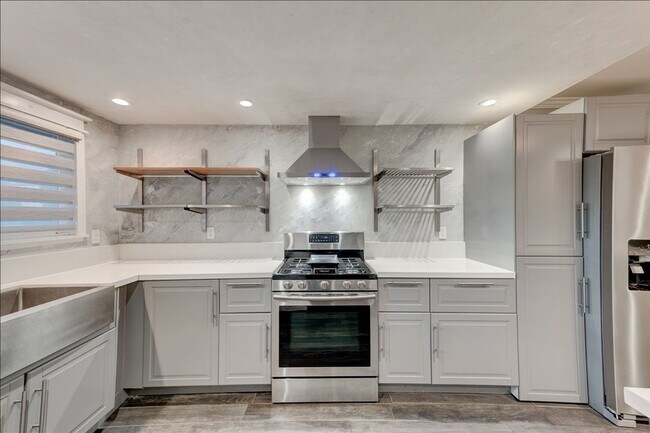 Building Photo - 7765 Saranac Pl