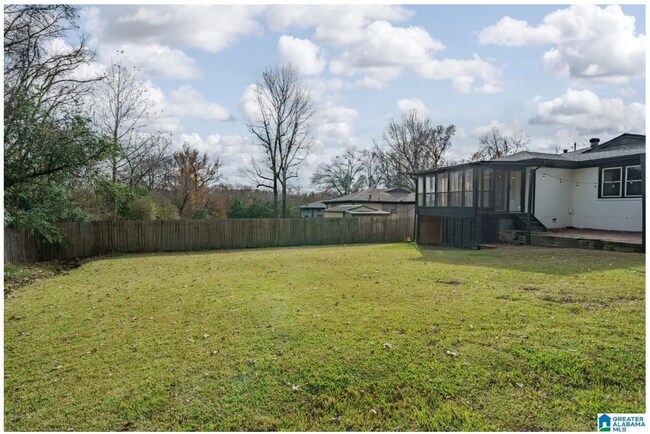 Foto del edificio - 2209 Pine Ln