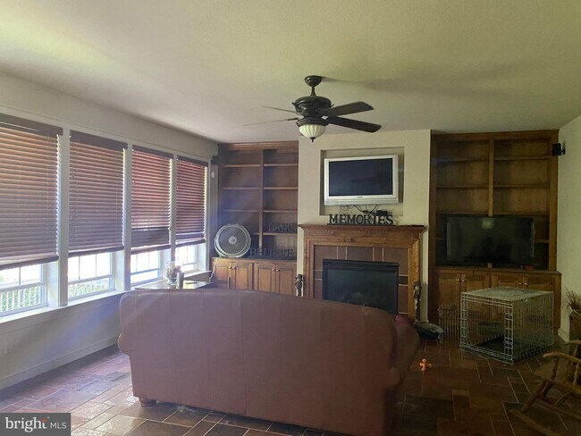 Foto del edificio - 2389 Fenwick Way