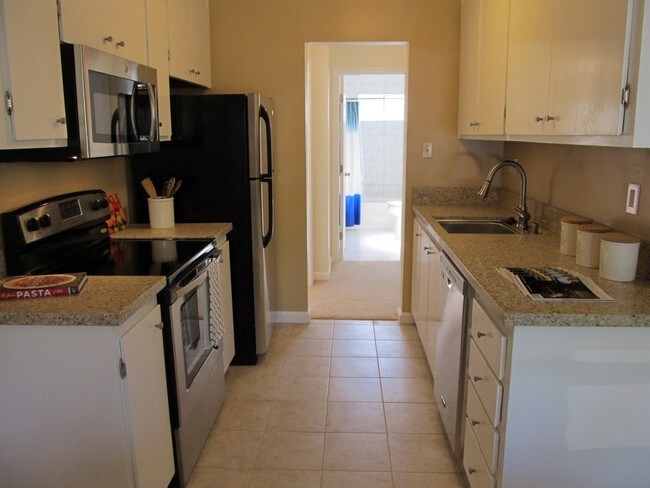 Kitchen - 9025 Alcosta Blvd