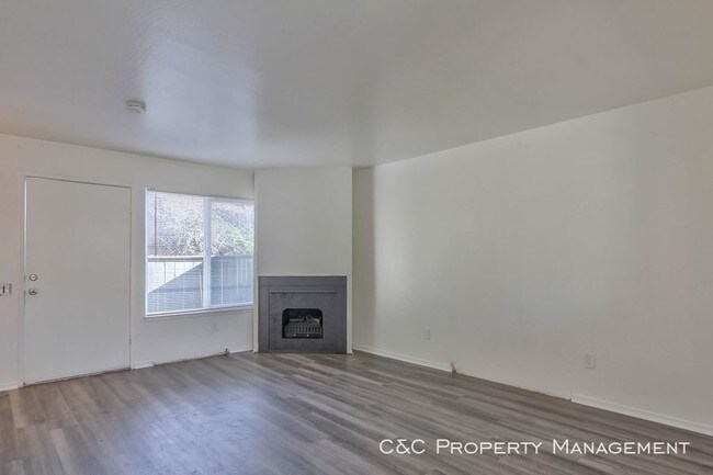Building Photo - 136-136 Miles Ln