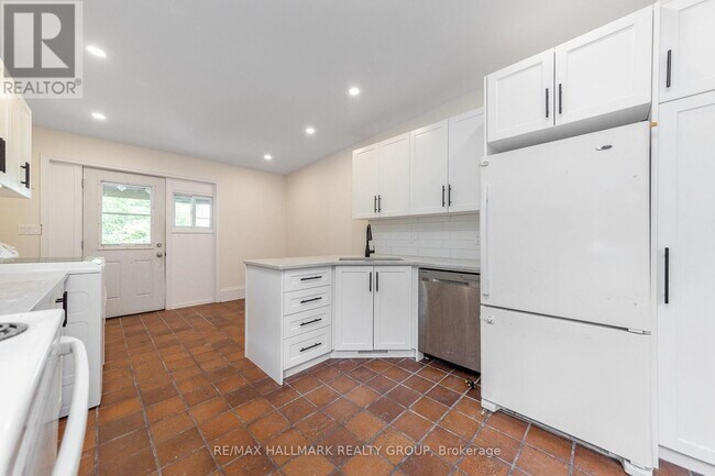 Photo du bâtiment - 127 Henderson Ave