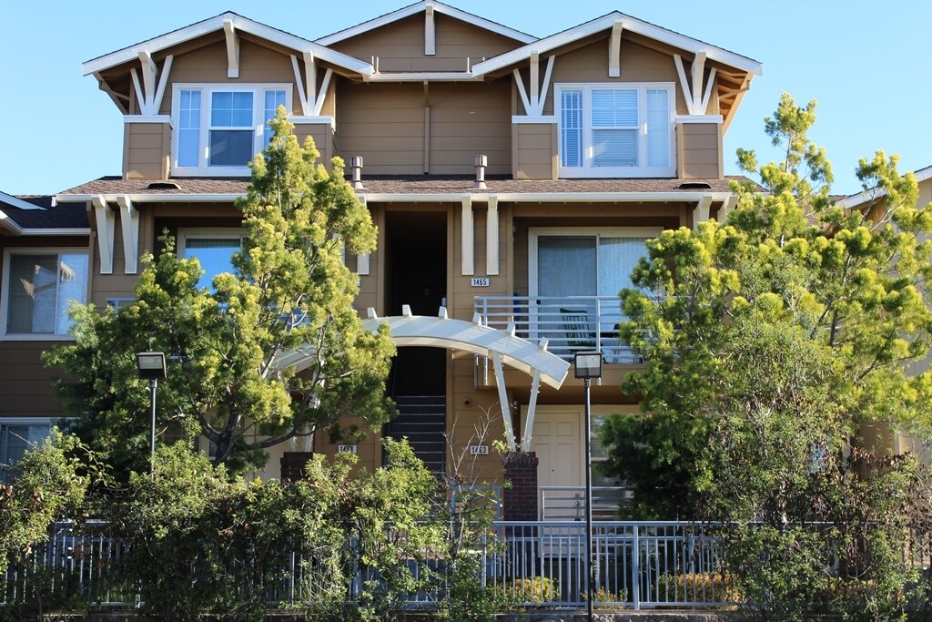 Primary Photo - 1463 Tucker St