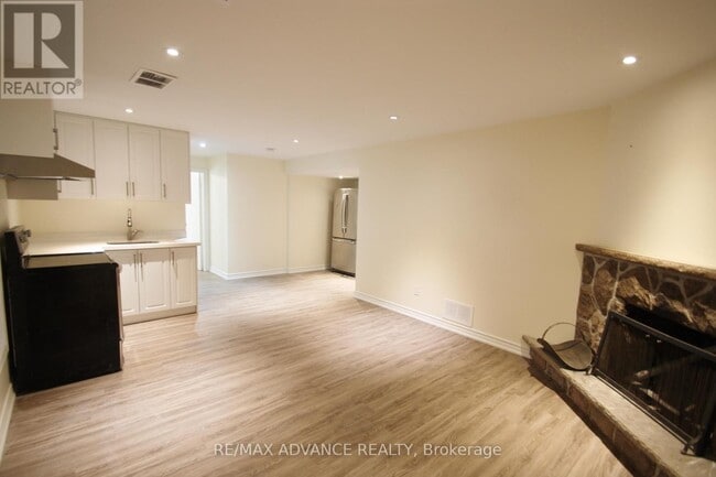 Building Photo - 33 Carluke Crescent