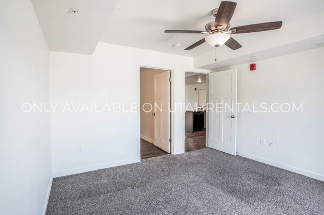 Building Photo - 722 E 500 S