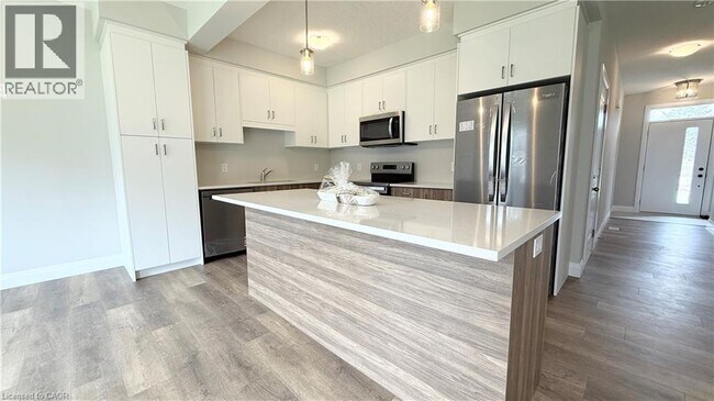 Photo du bâtiment - 6981 Heathwoods Ave