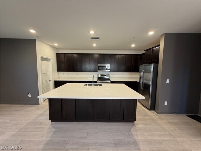 Foto del edificio - 9684 Abel Clf St