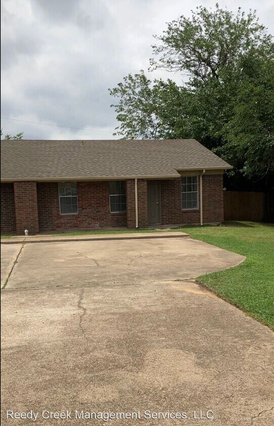 Primary Photo - 2 br, 1 bath House - 2034 Oakwood Court