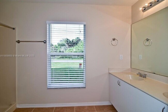 Foto del edificio - 1755 SW Import Dr