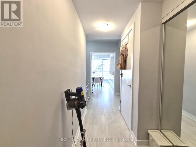 Photo du bâtiment - 2221 Yonge St