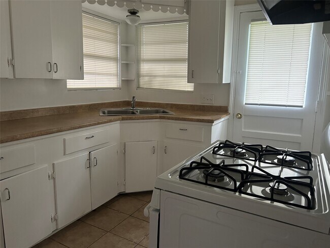 Building Photo - 7655 El Rancho St