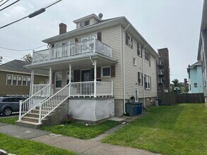Building Photo - 62 Chapman St