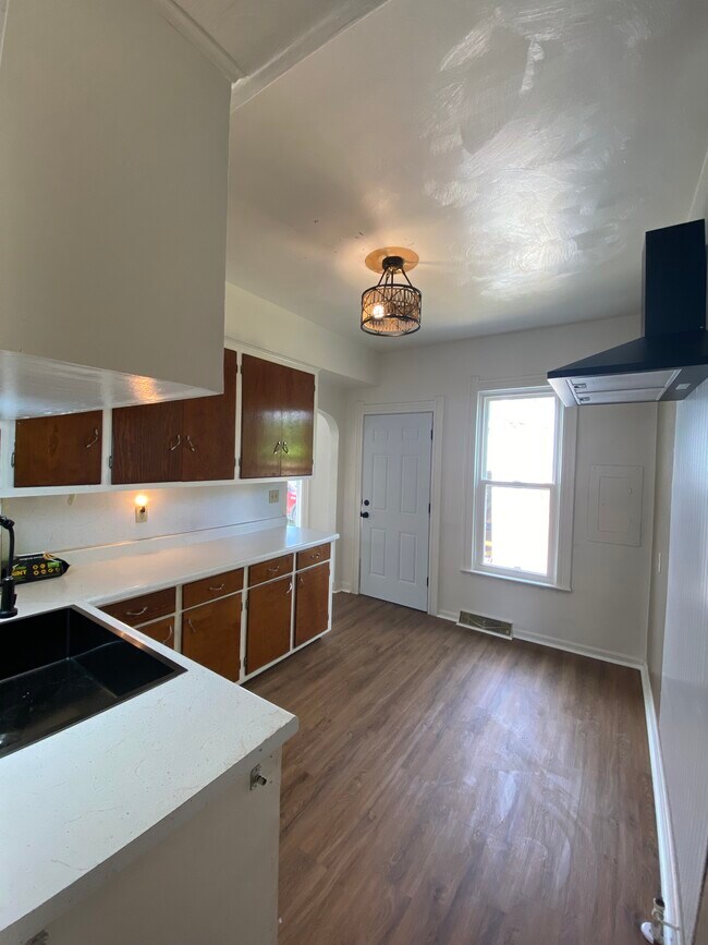 Building Photo - 811 Willard St