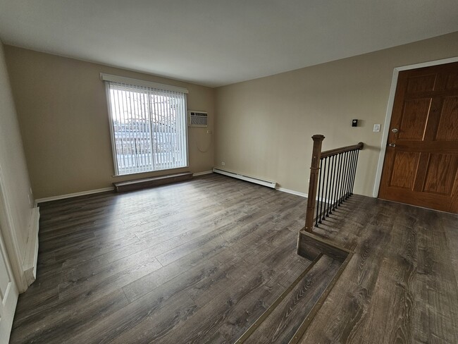 Building Photo - 10440 Mayfield Ave