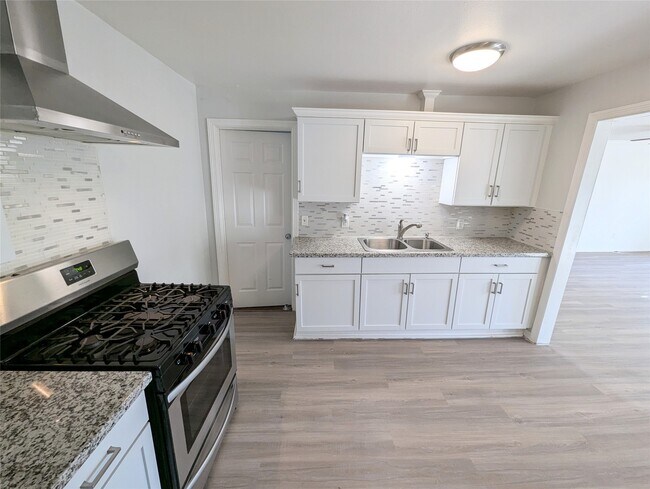 Foto del edificio - 2306 Garvey Dr