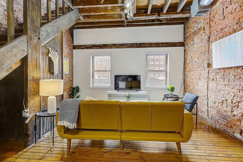 Primary Photo - Charming Studio Loft Sanctuary at Mariner'...