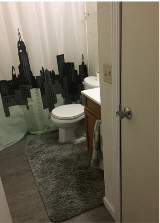 Foto del edificio - 1701 Blossom Ln