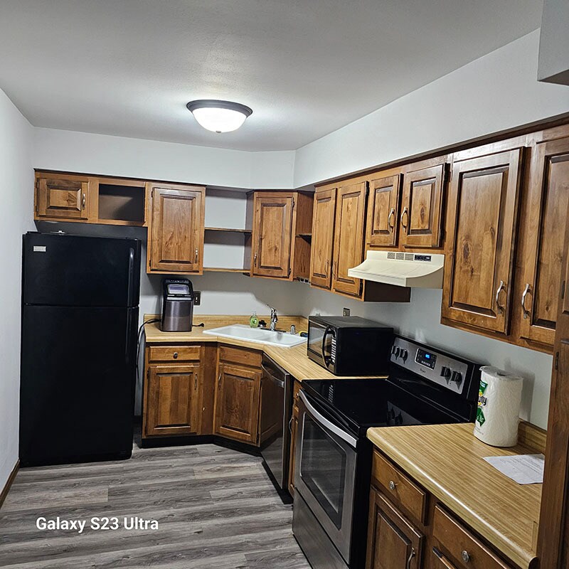 Primary Photo - 1224 E Decorah Rd