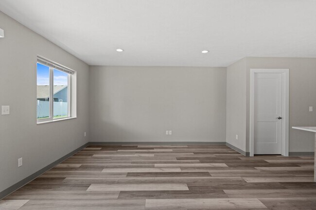 Building Photo - 1623 N Selkirk Rd