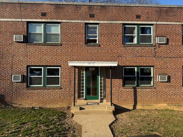 Building Photo - 1255 E Orange St