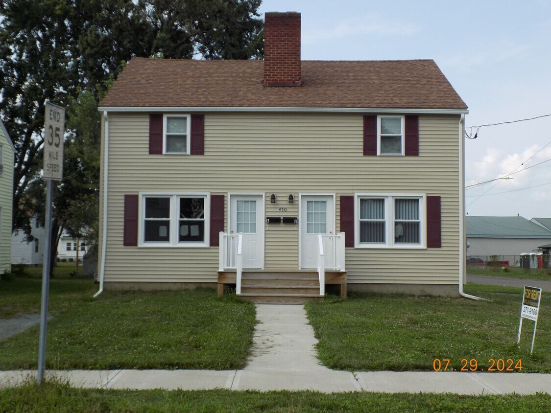 Primary Photo - 450 Albert St