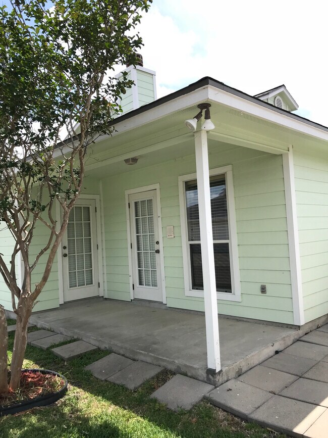 Building Photo - 5642 Lipes Blvd
