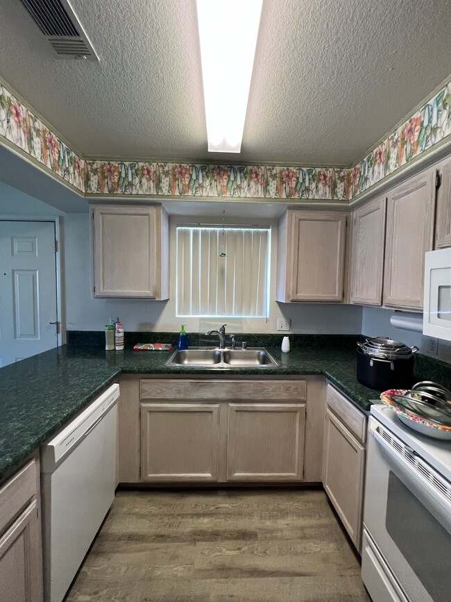 Building Photo - 2725 S Nellis Blvd