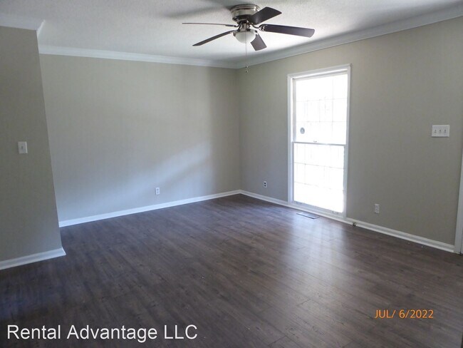 Building Photo - 3 br, 1.5 bath House - 3112 Walker Chapel Rd
