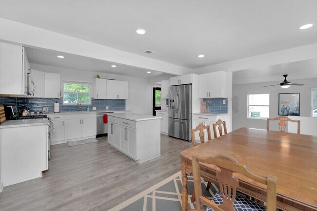 Foto del edificio - Charming 3-Bed home with 2.5 Baths in Fort...