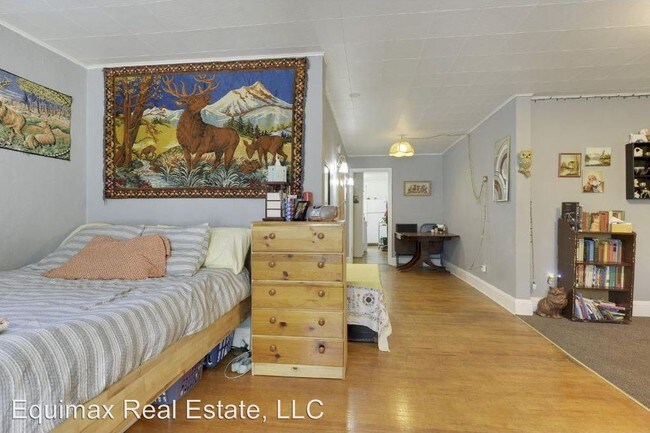 Building Photo - 441 W Lynnhurst Ave