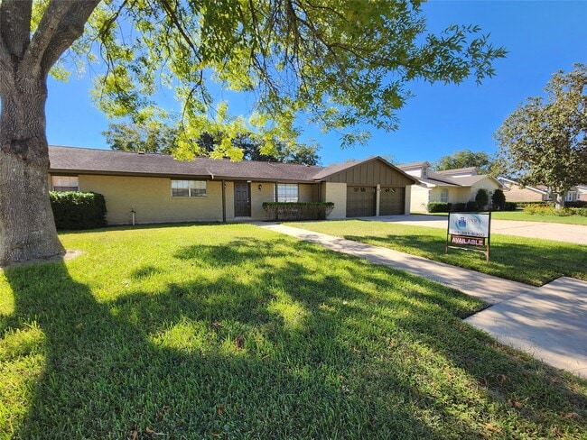 Building Photo - 713 Clubside Dr