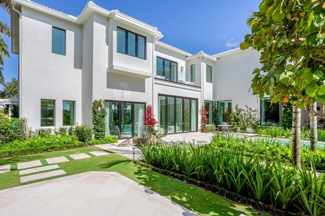 Building Photo - 1100 SE Atlantic Dr