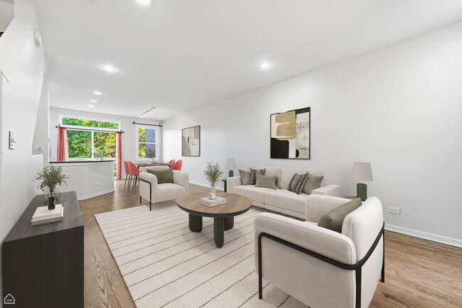 Building Photo - 556 E 32nd St