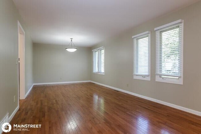 Building Photo - 3715 NE Beechwood Dr, Lees Summit, MO 64064