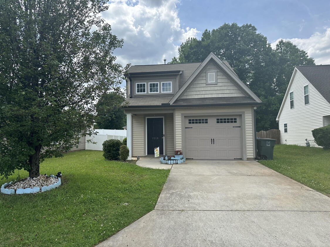 Primary Photo - 1519 Hamilton Hills Dr