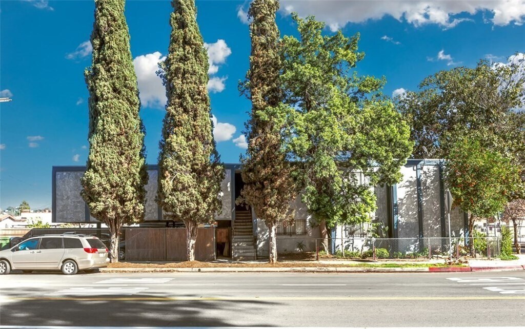 Primary Photo - 1515 Riverside Dr