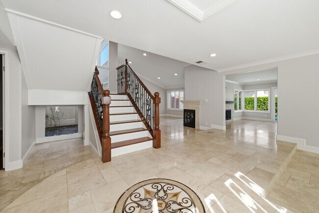 Foto del edificio - Beautifully Updated 5 Bedroom Woodbridge Home with Pool and much more!