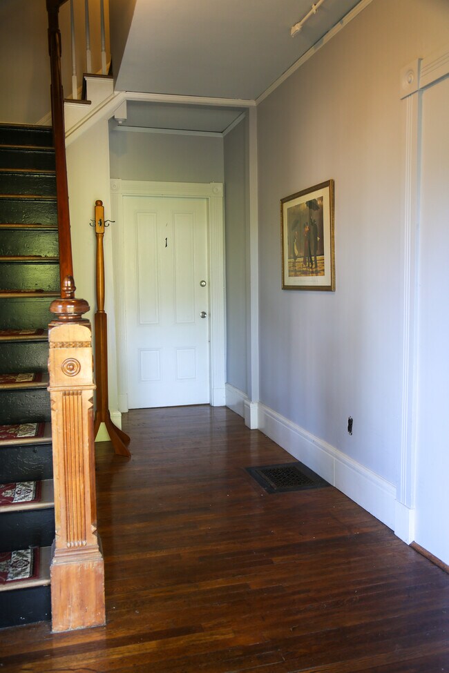 Entrada principal - 48 Dennison Ave
