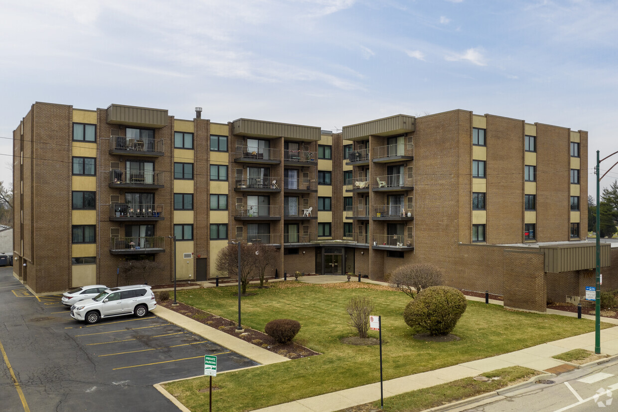 Foto principal - Irving Park Terrace Condominiums