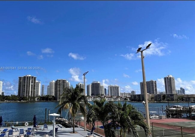 Foto del edificio - 2750 NE 183rd St