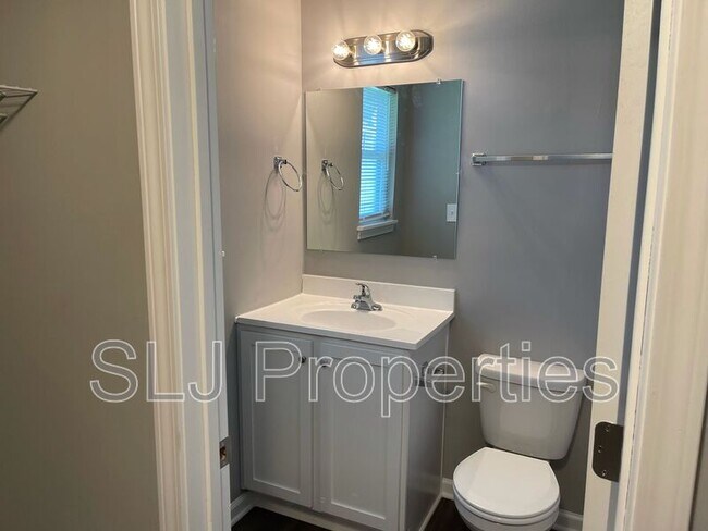 Foto del edificio - 614 E Chestnut St