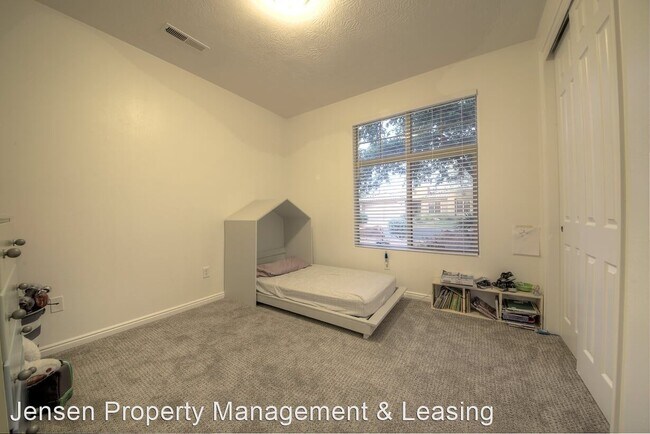 Building Photo - 3 br, 2 bath House - 244 South 230 West