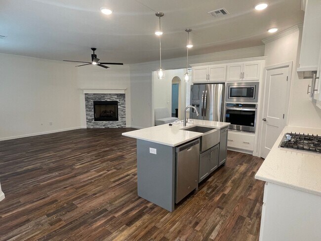 Building Photo - Beautiful 4 Bed, 3 Bath Home In St. James ...